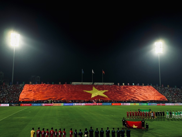 SEA Games 31: Fans flock to Phu Tho, fueling the fire of U23 Vietnam and defeating U23 Indonesia