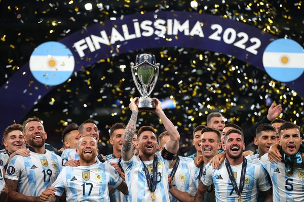 Messi scored twice, Argentina easily beat Italy to win the Intercontinental Super Cup