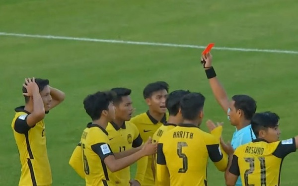 Why must Malaysian U23 players receive a red card?
