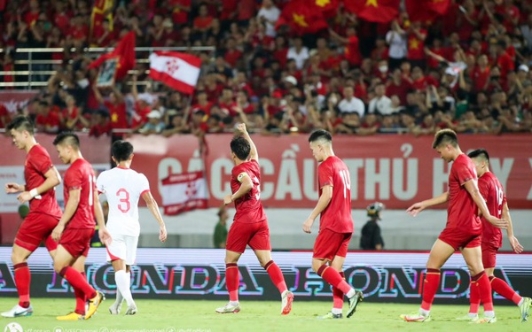 越南電信以 1-0 戰勝中國香港隊拉開了國際足聯日的序幕