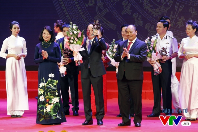 Vinh danh 100 doanh nhân Việt Nam tiêu biểu 2016 - Ảnh 5.