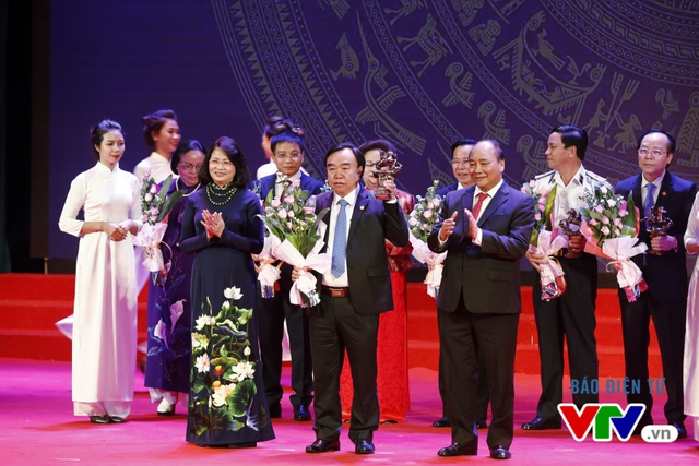 Vinh danh 100 doanh nhân Việt Nam tiêu biểu 2016 - Ảnh 6.