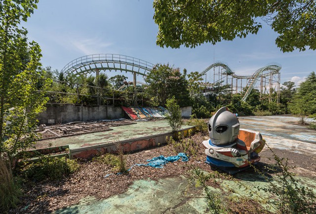 Lạc lối ở công viên giải trí trong mơ bị bỏ hoang của Nhật Bản - Ảnh 2.