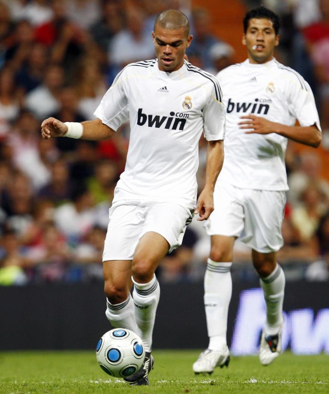 Nhìn lại 9 trung vệ đẳng cấp đá cặp với Pepe suốt 1 thập kỷ ở Real Madrid - Ảnh 4.