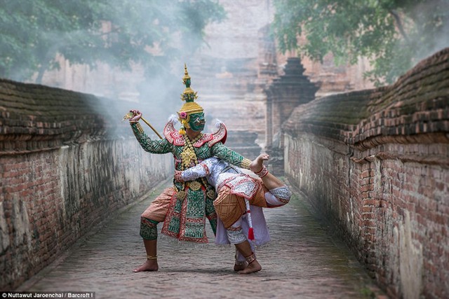 Những hình ảnh đẹp ngỡ ngàng về vũ điệu truyền thống của người Thái - Ảnh 7.