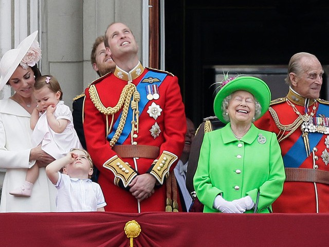 Ngưỡng mộ cuộc hôn nhân kéo dài 69 năm của Nữ hoàng Elizabeth II - Ảnh 18.