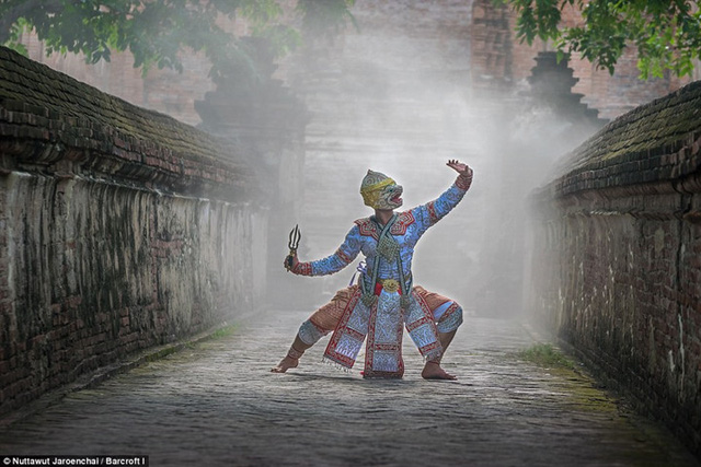 Những hình ảnh đẹp ngỡ ngàng về vũ điệu truyền thống của người Thái - Ảnh 2.