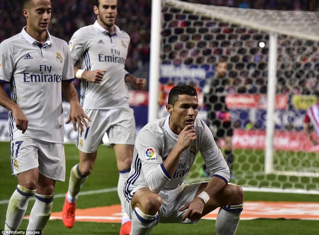 VIDEO, Ronaldo lập hat-trick, Real đại thắng trận derby Madrid - Ảnh 1.