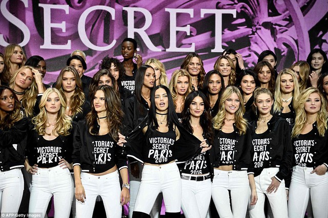 Nhá hàng sân khấu hoành tráng của Victoria’s Secret Fashion Show 2016 - Ảnh 3.
