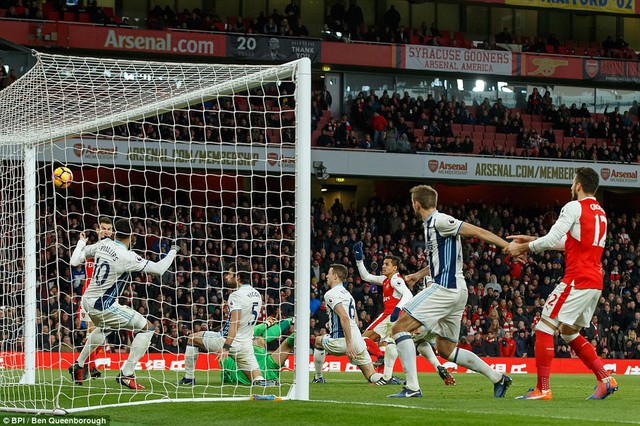 Arsenal 1-0 West Brom: Giroud tỏa sáng, Pháo thủ vượt khó - Ảnh 1.