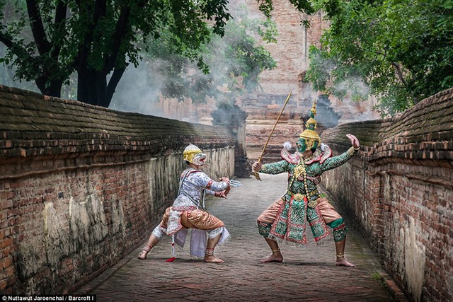 Những hình ảnh đẹp ngỡ ngàng về vũ điệu truyền thống của người Thái - Ảnh 3.