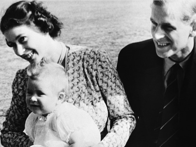 Ngưỡng mộ cuộc hôn nhân kéo dài 69 năm của Nữ hoàng Elizabeth II - Ảnh 4.