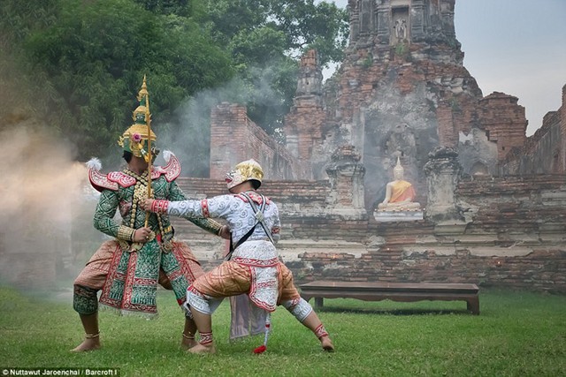 Những hình ảnh đẹp ngỡ ngàng về vũ điệu truyền thống của người Thái - Ảnh 10.