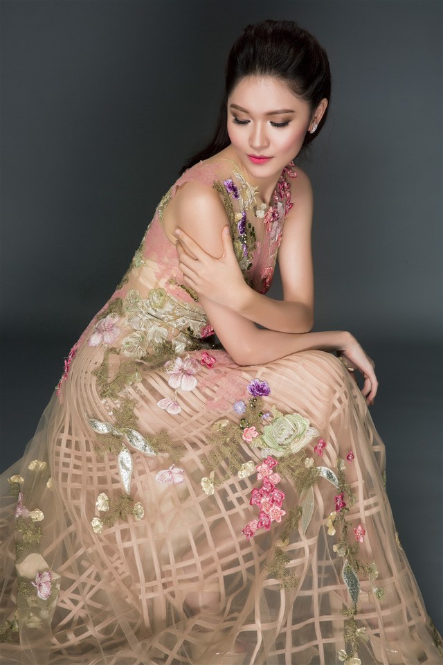 Diện trang phục dạ hội, Hoa hậu Mỹ Linh tỏa sáng bên hai Á hậu - Ảnh 7.