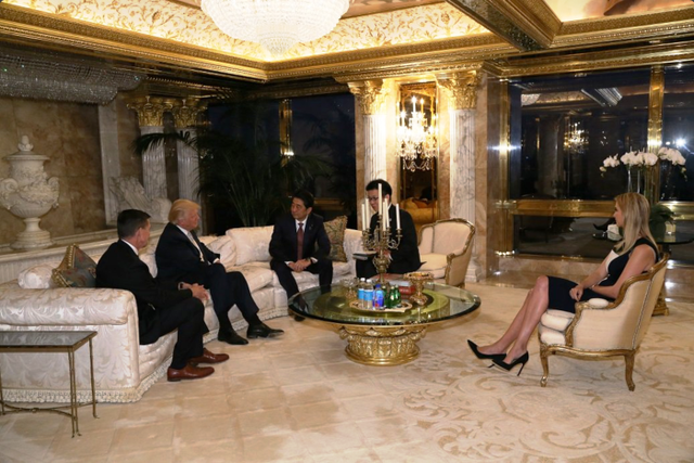 Thủ tướng Nhật Bản gặp Tổng thống Mỹ đắc cử: Cuộc gặp xây dựng lòng tin - Ảnh 2.