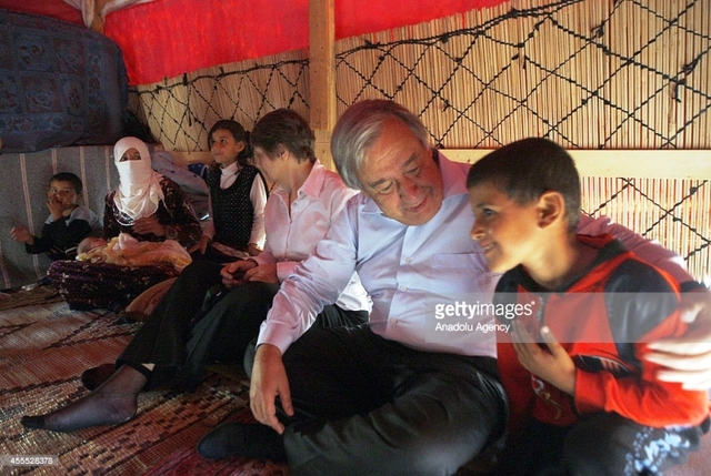 Antonio Guterres - Anh hùng của những người tị nạn trên thế giới - Ảnh 2.