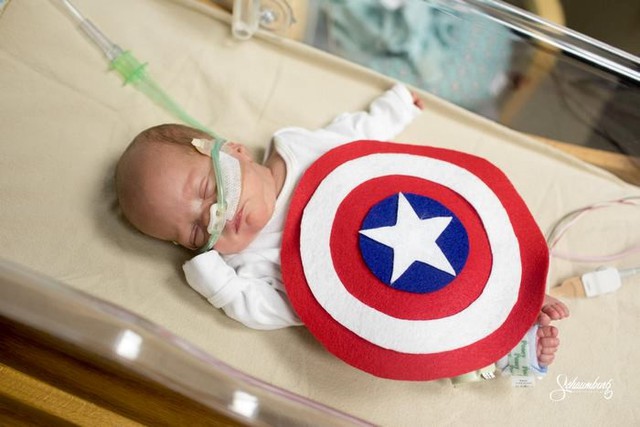 Hàng loạt bé sơ sinh “hóa thành” siêu nhân tại một bệnh viện ở Mỹ - Ảnh 2.