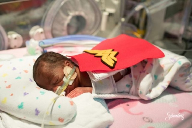 Hàng loạt bé sơ sinh “hóa thành” siêu nhân tại một bệnh viện ở Mỹ - Ảnh 5.