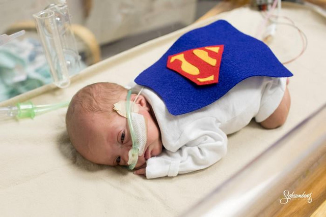 Hàng loạt bé sơ sinh “hóa thành” siêu nhân tại một bệnh viện ở Mỹ - Ảnh 8.