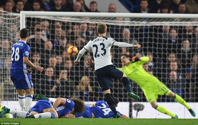 Vòng 13 giải Ngoại hạng Anh: Tottenham nhận trận thua đầu tiên, Chelsea trở lại ngôi đầu - Ảnh 2.