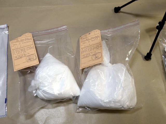 Phát hiện 370kg cocaine trong nhà máy sản xuất Coca-cola - Ảnh 1.