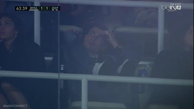 Không được ra sân, Ronaldo rủ bạn gái và con trai tới xem Real đá - Ảnh 5.