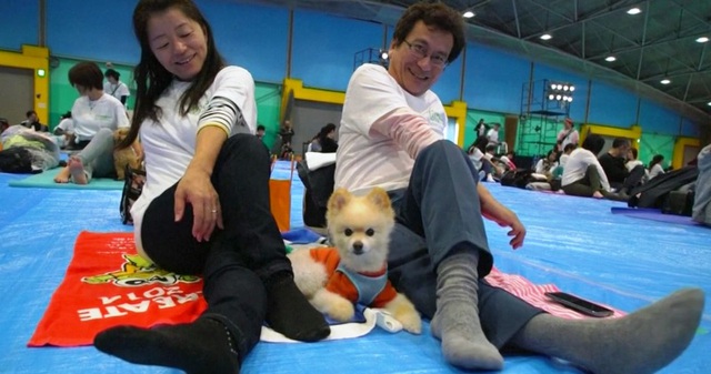 Kỷ lục tập yoga cùng cún cưng tại Nhật Bản - Ảnh 5.