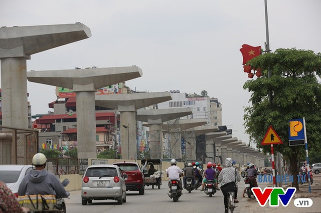 Nạn ùn tắc ở Hà Nội: Cấm chỗ nọ, hạn chế chỗ kia không giải quyết được vấn đề - Ảnh 3.