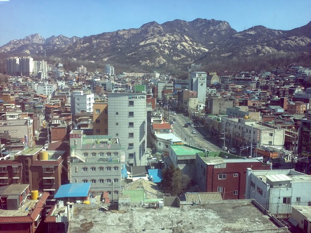 Hàn Quốc khuyến khích người dân tái thiết khu dân cư cũ - Ảnh 1.