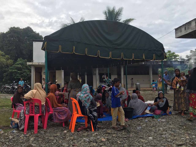 Động đất ở Indonesia: Người dân chưa dám về nhà vì sợ dư chấn - Ảnh 13.