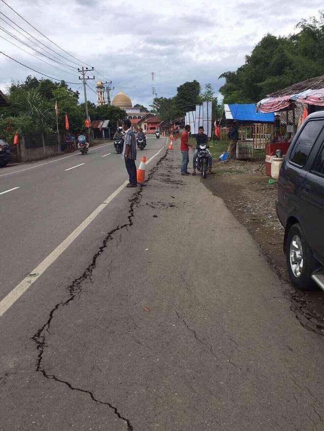 Động đất ở Indonesia: Người dân chưa dám về nhà vì sợ dư chấn - Ảnh 2.