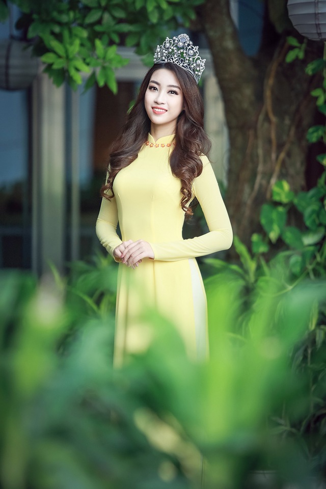 Hoa hậu Mỹ Linh đẹp e ấp trong sắc vàng - Ảnh 7.