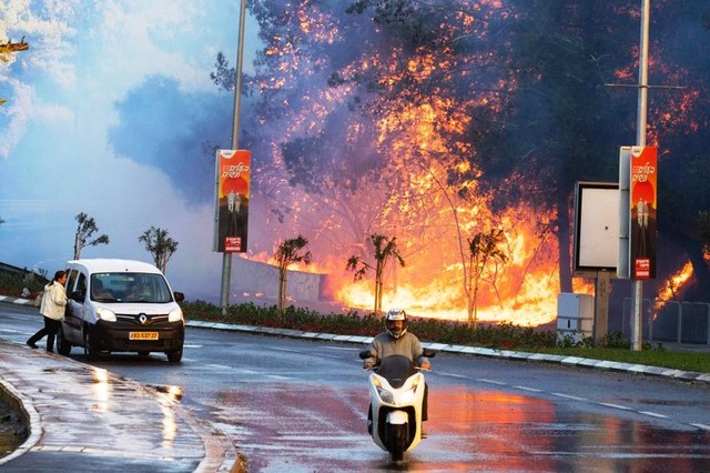 Cháy rừng nghiêm trọng tại Israel, khoảng 50.000 người phải sơ tán - Ảnh 11.