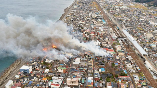 Hỏa hoạn thiêu rụi 140 căn nhà ở Nhật Bản - Ảnh 1.
