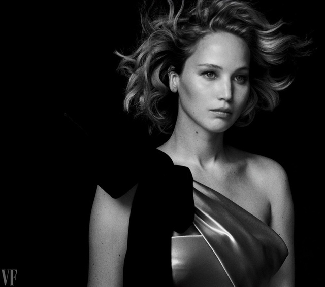 Jennifer Lawrence khoe thân hình hoàn hảo trên Vanity Fair - Ảnh 2.