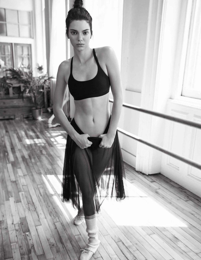 Kendall Jenner khoe eo thon, dáng chuẩn trong bộ ảnh vũ công - Ảnh 3.