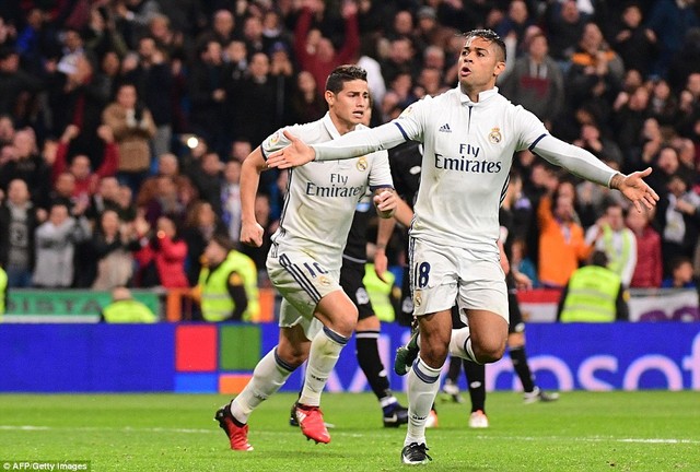 Thắng kịch tính, Real Madrid lập kỷ lục bất bại - Ảnh 1.