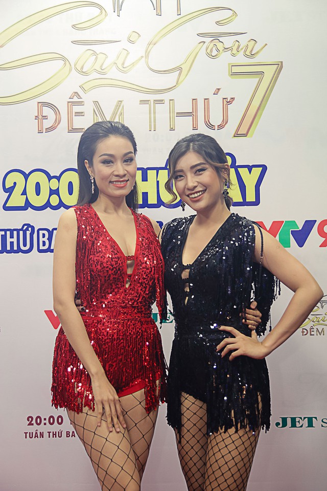 Hai cháu gái Lam Trường đọ dáng sexy ở Sài Gòn đêm thứ 7 - Ảnh 1.