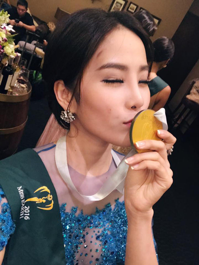 Nam Em tiếp tục rinh giải tại Hoa hậu Trái đất 2016 - Ảnh 2.