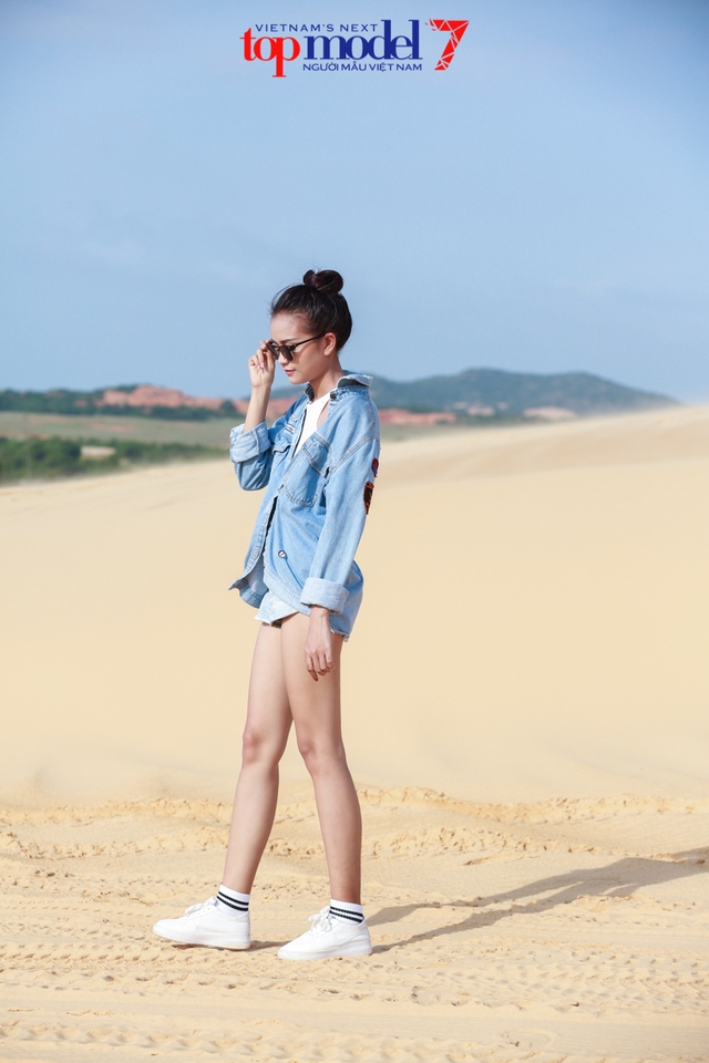 Thanh Hằng nổi loạn cùng top 11 Vietnams Next Top Model 2016 giữa đồi cát - Ảnh 11.