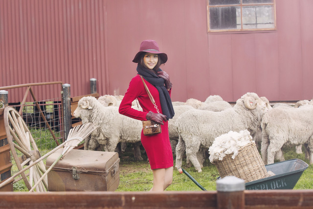 Top 4 Vietnams Next Top Model 2016 đẹp mơ màng giữa bầy cừu - Ảnh 4.