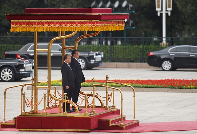 Lễ đón trọng thể Thủ tướng Nguyễn Xuân Phúc tại Đại Lễ đường Nhân dân Trung Quốc - Ảnh 1.