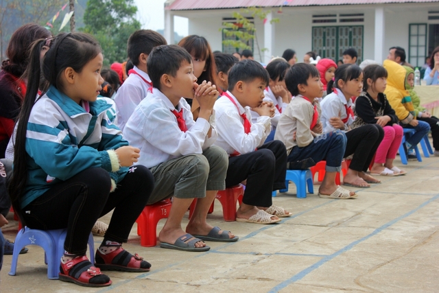 Quỹ Tấm lòng Việt mang Áo ấm đến trường cho học sinh ở Lào Cai - Ảnh 1.