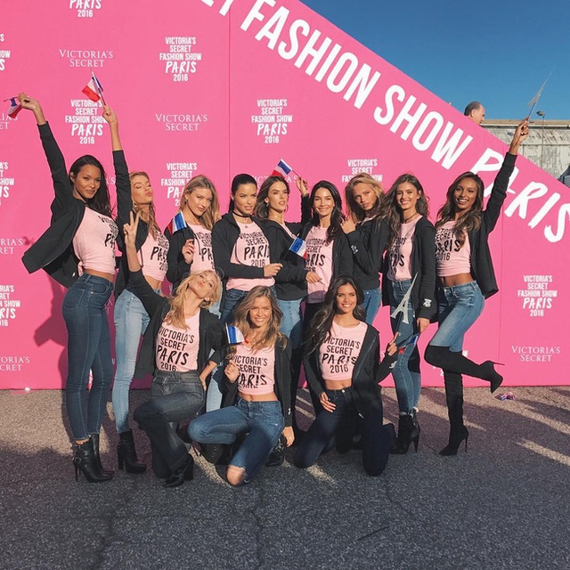 Dàn thiên thần đổ bộ Paris, Victorias Secret Fashion Show 2016 đã sẵn sàng - Ảnh 2.