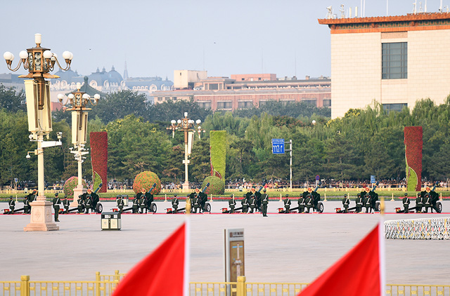 Lễ đón trọng thể Thủ tướng Nguyễn Xuân Phúc tại Đại Lễ đường Nhân dân Trung Quốc - Ảnh 3.