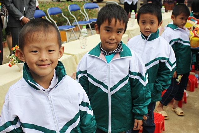 Quỹ Tấm lòng Việt mang Áo ấm đến trường cho học sinh ở Lào Cai - Ảnh 9.