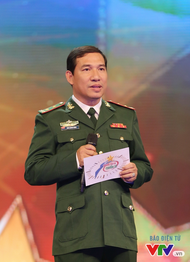 NSƯT Quang Thắng tái xuất làm MC ở Gala Chúng tôi là chiến sĩ - Ảnh 1.