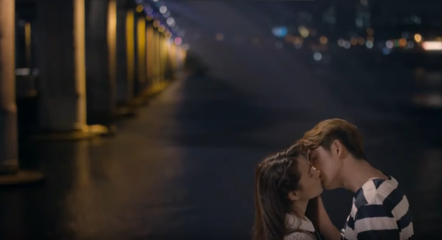 Tuổi thanh xuân 2: Sự thật về nụ hôn 30 phút giữa Nhã Phương và Kang Tae Oh - Ảnh 1.