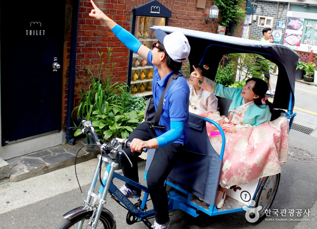 Xe đạp kéo - Dịch vụ du lịch giúp Seoul sống chậm - Ảnh 2.