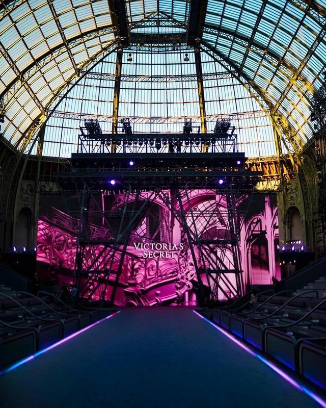Nhá hàng sân khấu hoành tráng của Victoria’s Secret Fashion Show 2016 - Ảnh 1.